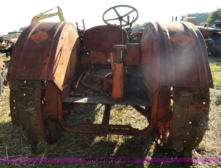 image for item A3134 Allis Chalmers E tractor