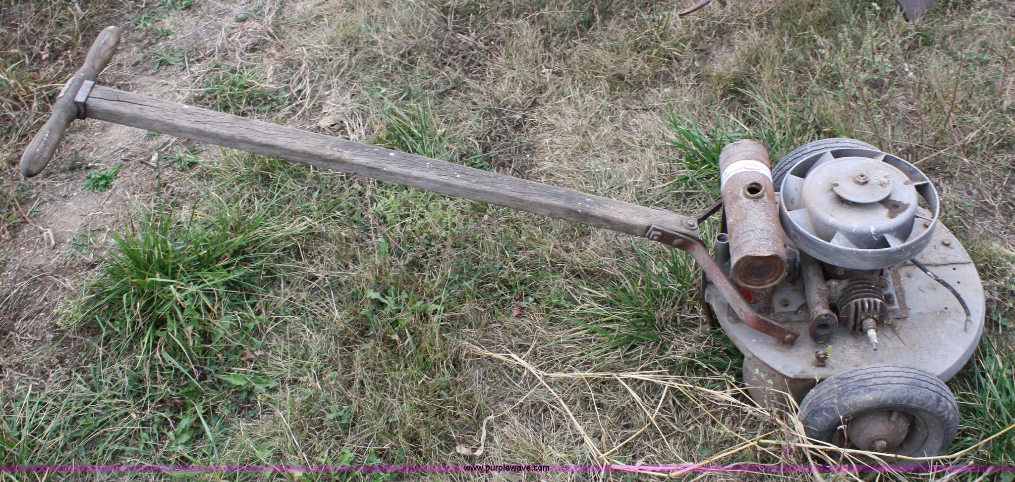 Maytag lawn mower in Kansas City, KS Item B9393 sold Purple Wave