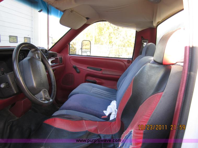 image for item A1520 1995 Dodge Ram 3500 box truck