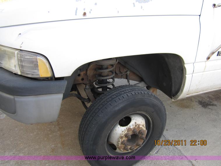 image for item A1520 1995 Dodge Ram 3500 box truck
