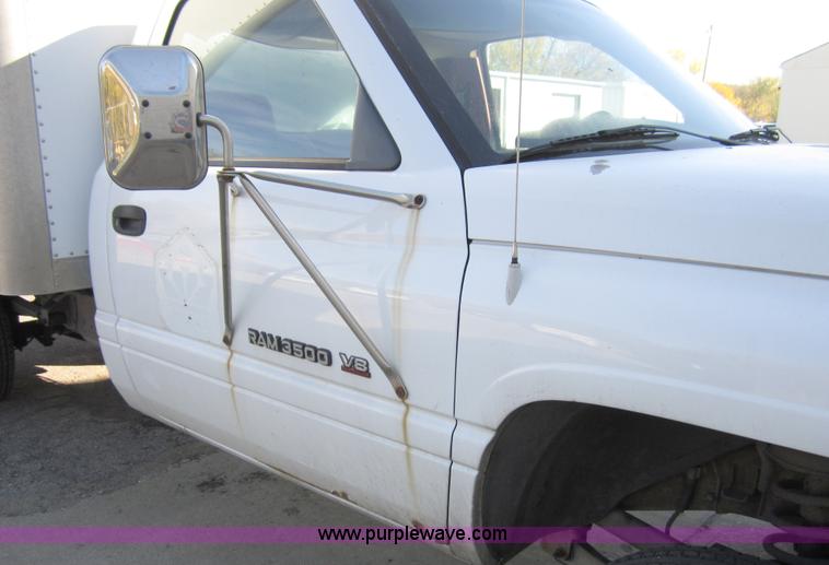 image for item A1520 1995 Dodge Ram 3500 box truck