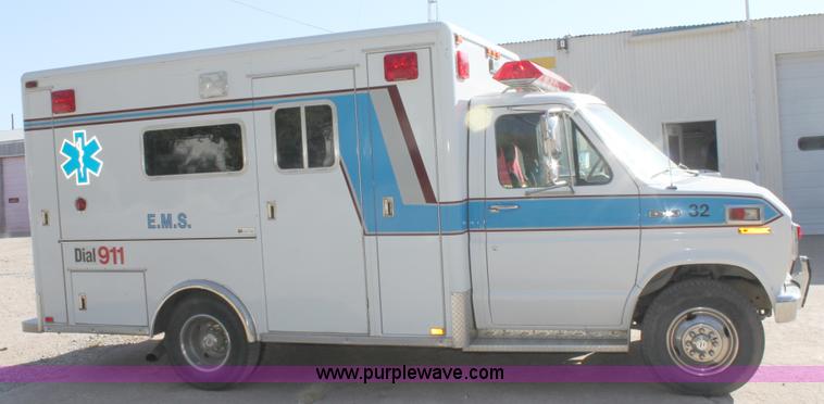 image for item A2928 1991 Ford E350 ambulance