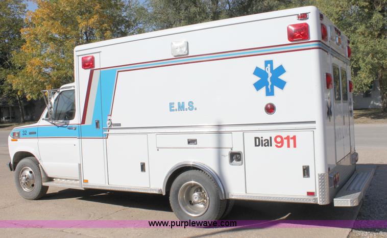image for item A2928 1991 Ford E350 ambulance