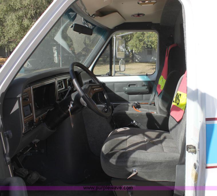 image for item A2928 1991 Ford E350 ambulance