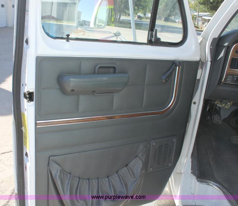 image for item A2928 1991 Ford E350 ambulance