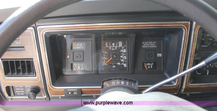 image for item A2928 1991 Ford E350 ambulance