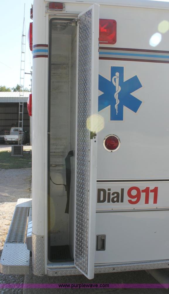 image for item A2928 1991 Ford E350 ambulance