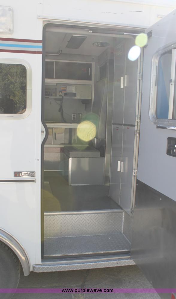 image for item A2928 1991 Ford E350 ambulance