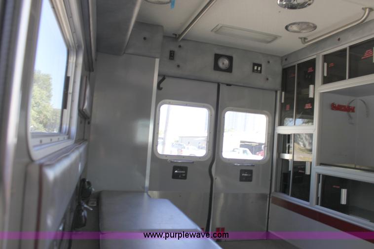 image for item A2928 1991 Ford E350 ambulance