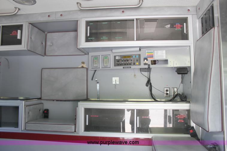 image for item A2928 1991 Ford E350 ambulance