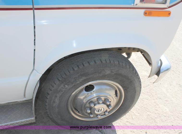image for item A2928 1991 Ford E350 ambulance