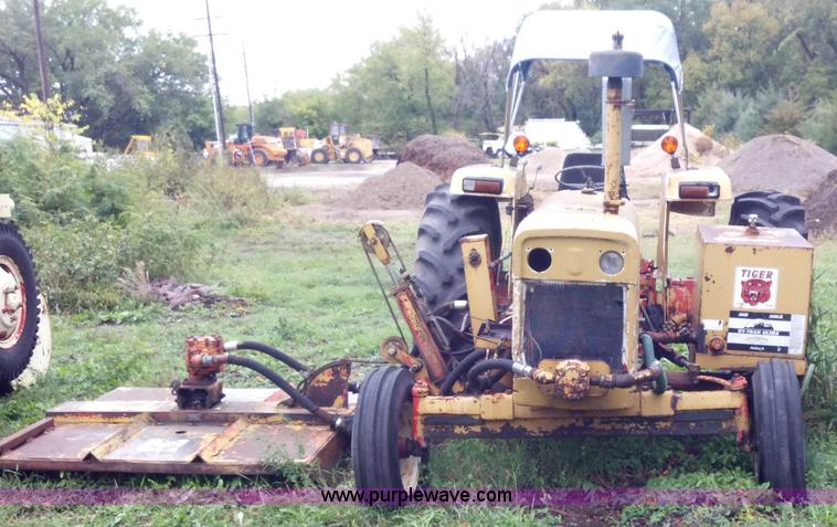 image for item A2940 Case 995 tractor