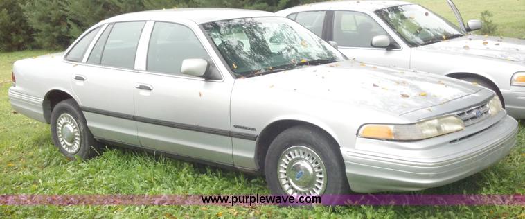 image for item A2942 1995 Ford Crown Victoria