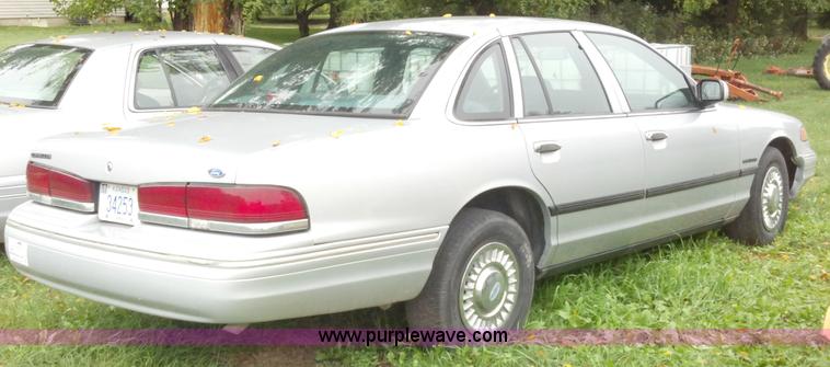 image for item A2942 1995 Ford Crown Victoria