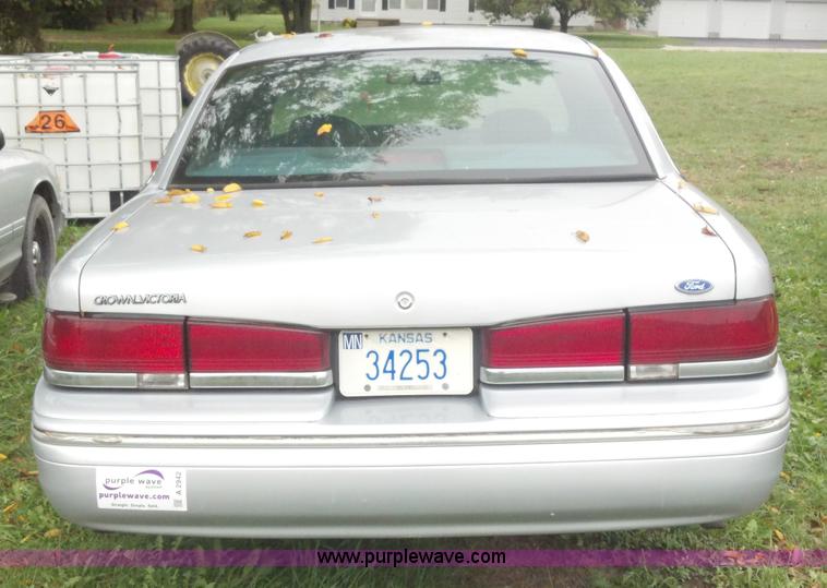 image for item A2942 1995 Ford Crown Victoria