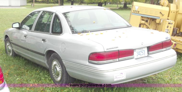 image for item A2942 1995 Ford Crown Victoria