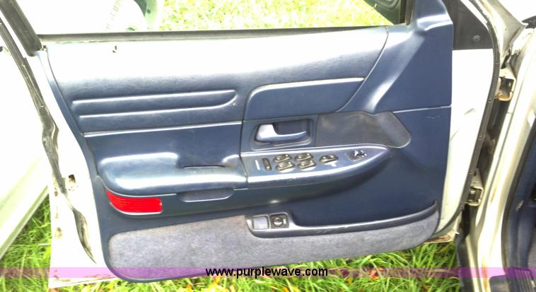 image for item A2942 1995 Ford Crown Victoria