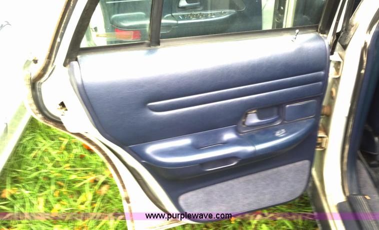 image for item A2942 1995 Ford Crown Victoria