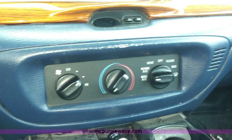 image for item A2942 1995 Ford Crown Victoria