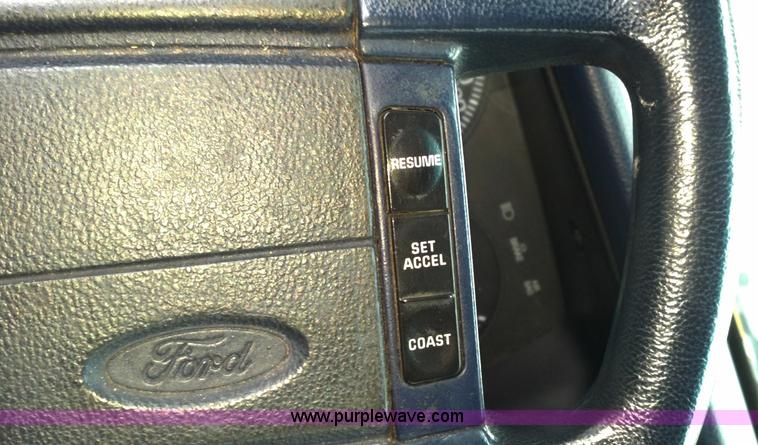 image for item A2942 1995 Ford Crown Victoria