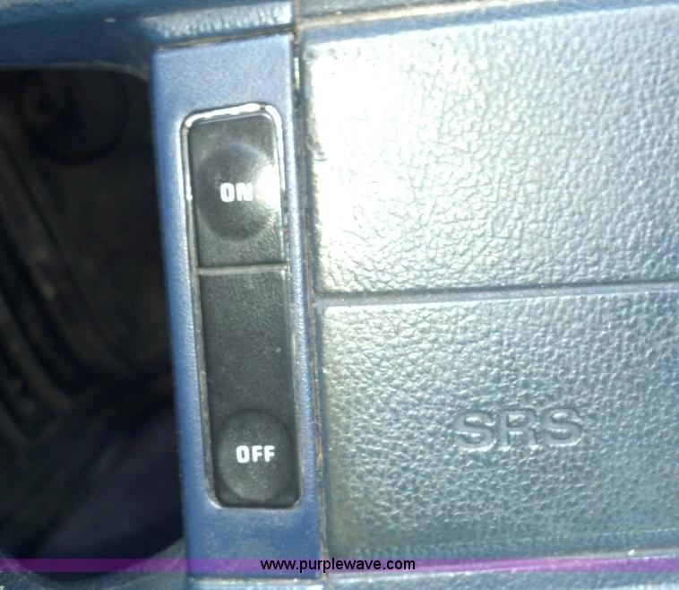 image for item A2942 1995 Ford Crown Victoria