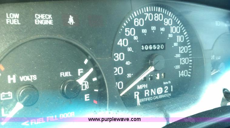 image for item A2942 1995 Ford Crown Victoria