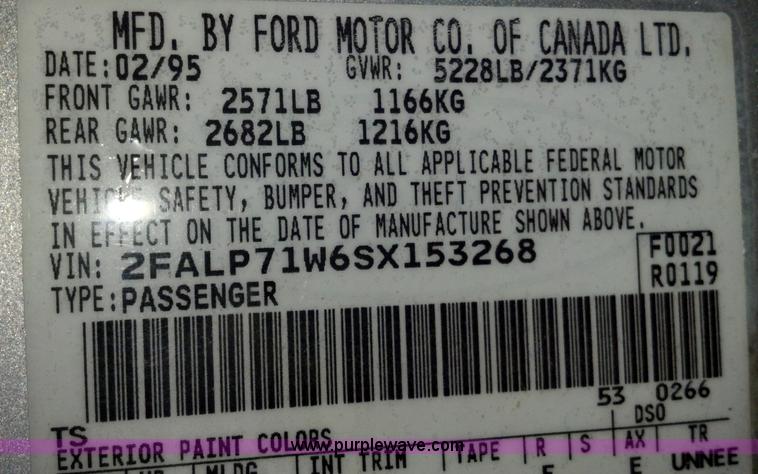 image for item A2942 1995 Ford Crown Victoria