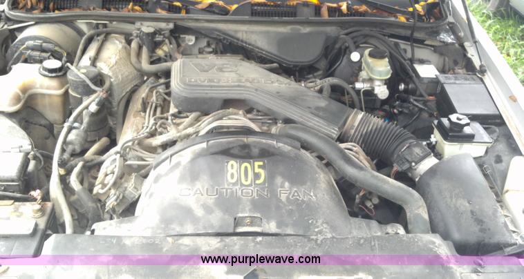 image for item A2942 1995 Ford Crown Victoria