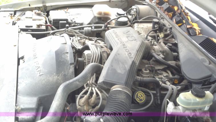 image for item A2942 1995 Ford Crown Victoria