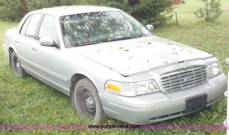 image for item A2994 2002 Ford Crown Victoria