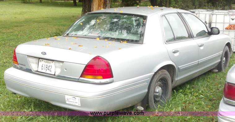 image for item A2994 2002 Ford Crown Victoria