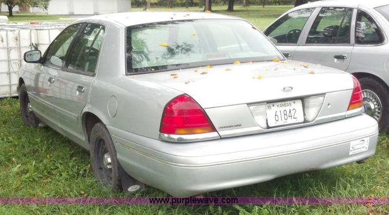 image for item A2994 2002 Ford Crown Victoria