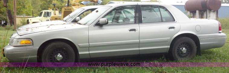 image for item A2994 2002 Ford Crown Victoria