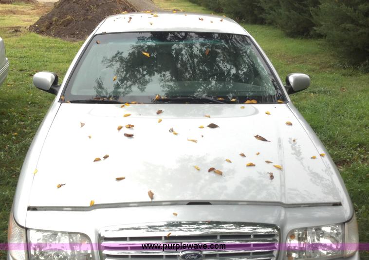 image for item A2994 2002 Ford Crown Victoria