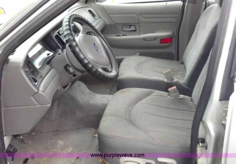 image for item A2994 2002 Ford Crown Victoria