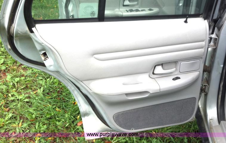 image for item A2994 2002 Ford Crown Victoria