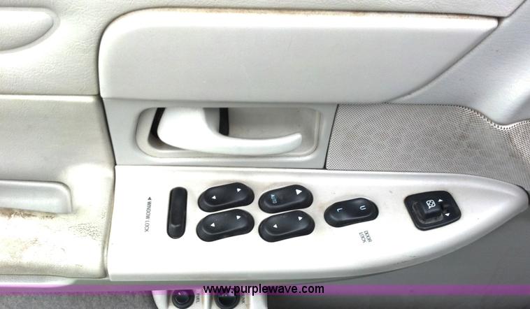image for item A2994 2002 Ford Crown Victoria