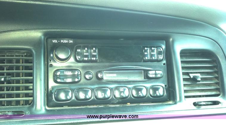 image for item A2994 2002 Ford Crown Victoria