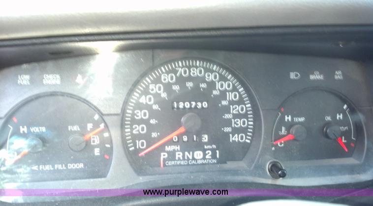 image for item A2994 2002 Ford Crown Victoria