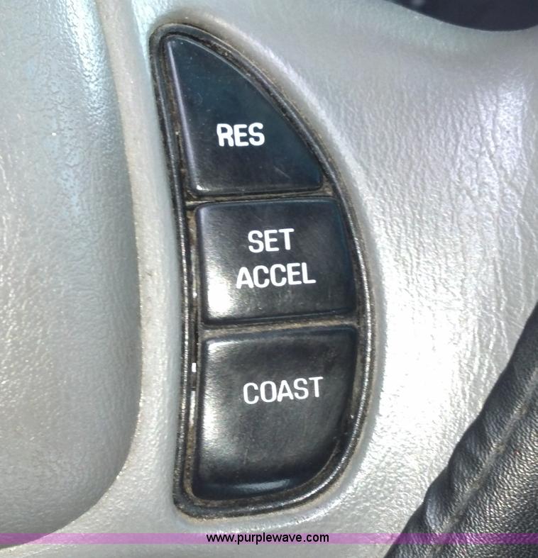 image for item A2994 2002 Ford Crown Victoria