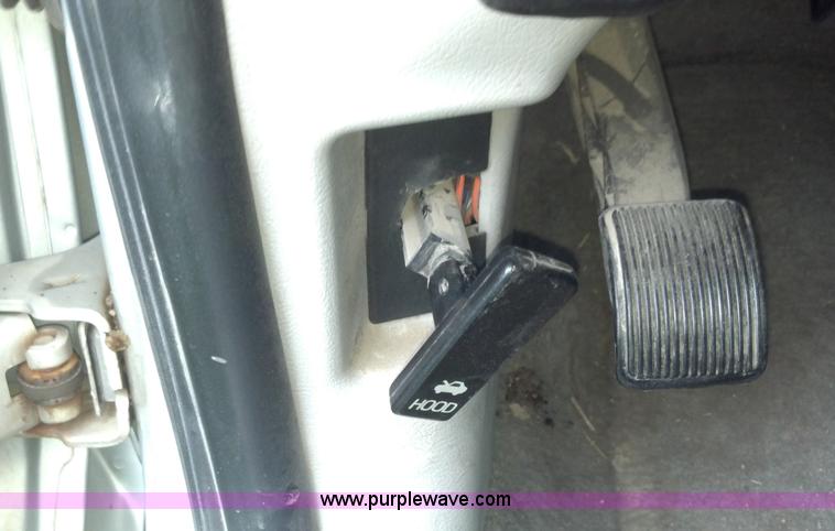 image for item A2994 2002 Ford Crown Victoria