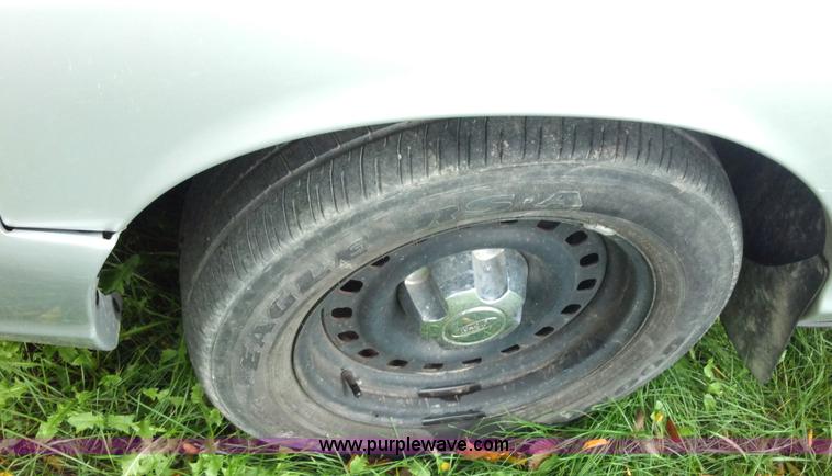 image for item A2994 2002 Ford Crown Victoria