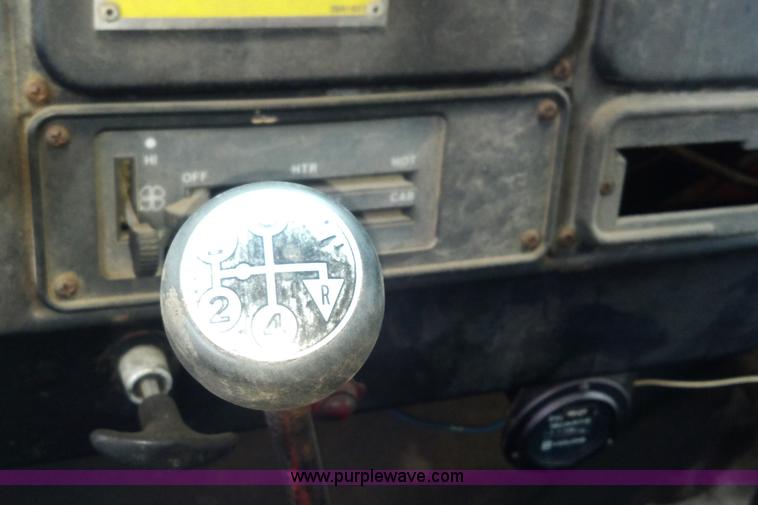 image for item A2997 1981 International S1624 oil distributor truck