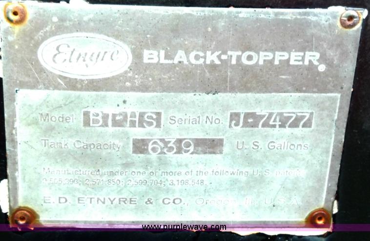 image for item A2997 1981 International S1624 oil distributor truck