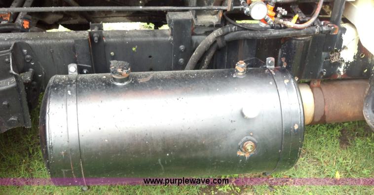 image for item A2997 1981 International S1624 oil distributor truck