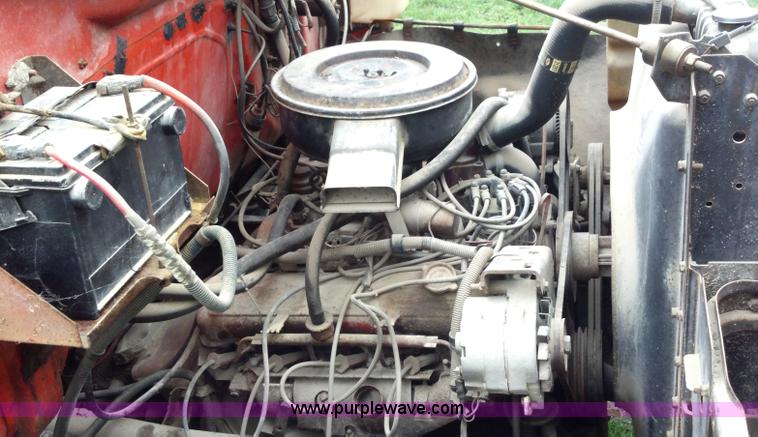 image for item A2997 1981 International S1624 oil distributor truck