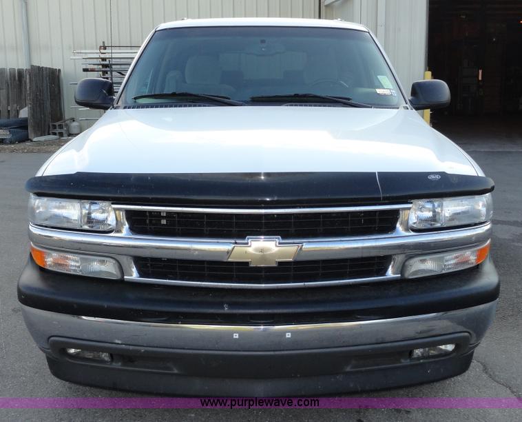 image for item A3202 2006 Chevrolet Suburban 1500 SUV