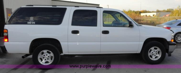 image for item A3202 2006 Chevrolet Suburban 1500 SUV