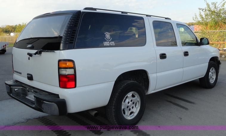 image for item A3202 2006 Chevrolet Suburban 1500 SUV