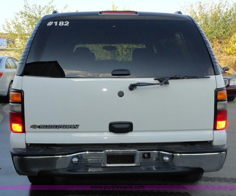 image for item A3202 2006 Chevrolet Suburban 1500 SUV
